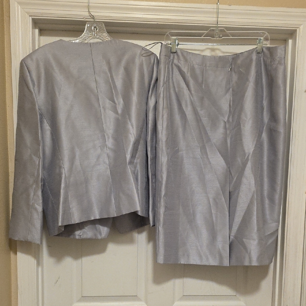 Le Suit Metallic Gray Women's Skirt Set - Picture 2 of 15
